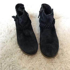 TEVA , delving suede ankle bootie black , 10M